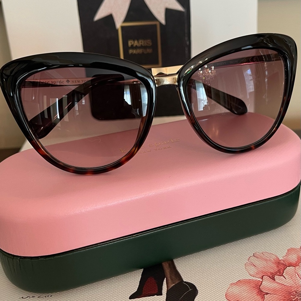 Kate Spade Cissy Sunglasses & Case